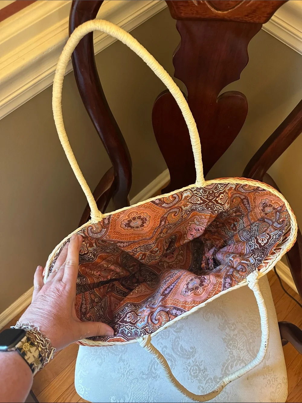 Fun vintage straw summer, beach bag, tote w/paisley lining